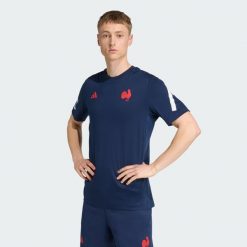 Koszulka podróżna Francji. Niebieskie t-shirty sportowe męskie Adidas, s, bez ramiączek, do piłki nożnej. W wyprzedaży za 113.43 zł.