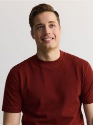 Bawełniany t-shirt regular - bordowy. Czerwone t-shirty męskie Reserved, l, bez wzorów, z bawełny, bez kołnierzyka. W wyprzedaży za 49.99 zł.