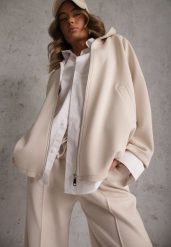 Jasnobeżowy Komplet Dresowy z Dzianiny z Wiskozą Bluza i Spodnie Wide Leg Nevelida. Brązowe bluzy bez kaptura damskie Renee, s, z dresówki. Za 179.99 zł.