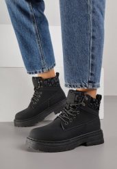 Czarne Trapery Zdobione Wzorzystymi Wstawkami Vetiane. Czarne trapery damskie Born2be, z jeansu, bez obcasa. Za 119.99 zł.