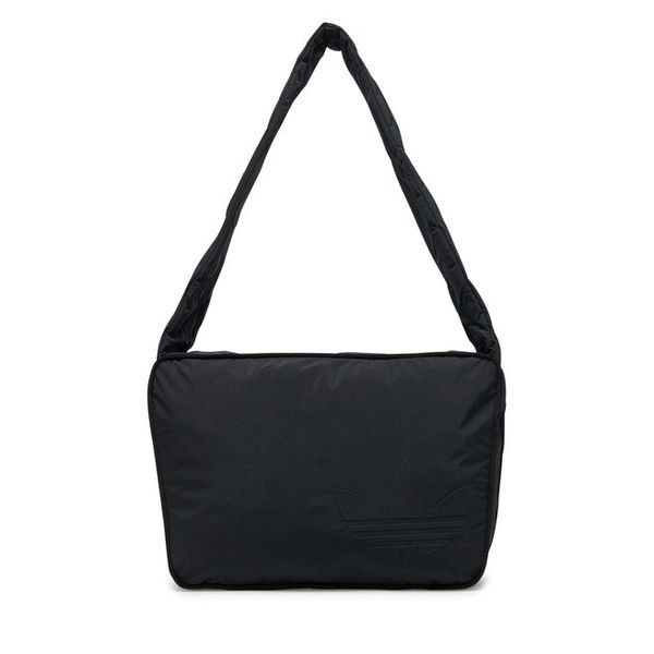 Torebka adidas. Czarne torebki klasyczne damskie Adidas, bez wzorów, bez dodatków. Za 139.99 zł.