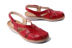 SUAVE 720131-04 ruby, sandały damskie. Czerwone sandały damskie Suave, bez wzorów, bez obcasa. Za 296.18 zł.