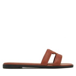 Klapki Tommy Hilfiger. Brązowe klapki damskie Tommy Hilfiger, bez wzorów, bez obcasa. Za 309.99 zł.