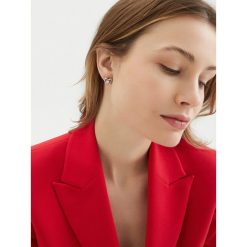 Kolczyki Guess. Szare kolczyki damskie Guess, srebrne. Za 119.99 zł.