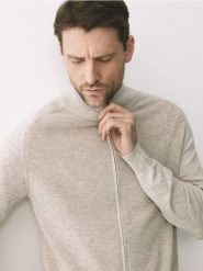 Rozpinany sweter z dodatkiem wełny - beżowy. Brązowe kardigany męskie Reserved, l, bez wzorów, z dzianiny, bez kołnierzyka. Za 219.99 zł.