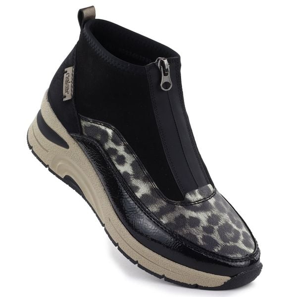 Botki damskie na koturnie czarne Rieker N9362-00. Czarne botki damskie Rieker, ze skóry ekologicznej, bez obcasa, na koturnie, bez zapięcia. Za 226.85 zł.