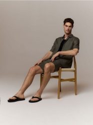 Lniana koszula slim fit - zielony. Zielone koszule męskie Reserved, l, bez wzorów, z tkaniny, bez kołnierzyka, bez ramiączek. Za 159.99 zł.