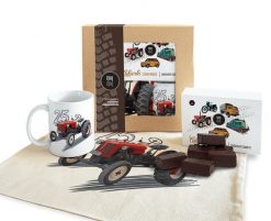 Zetor 25 — paczka (Zawartość paczki: koszulka, torba, kubek, słodycze; Rozmiar koszulki / bluzy: XL (damska); Kolor koszulki / bluzy: biały; Rodzaj na. Białe t-shirty damskie nikiniki, s, bez wzorów, z bawełny, bez kołnierzyka. Za 169.00 zł.