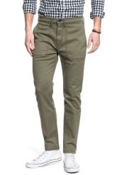 LEE AUSTIN MĘSKIE SPODNIE MATERIAŁOWE LICHEN GREEN L71BLE82 112119536. Zielone spodnie materiałowe męskie Lee, bez wzorów, z materiału. Za 199.99 zł.