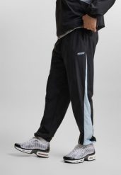 Spodnie dresowe męskie Prosto Sprinter. Czarne spodnie sportowe męskie Prosto., z dresówki. Za 324.99 zł.