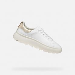 Buty damskie Geox Spherica EC4.1. Białe buty sportowe na co dzień damskie Geox, bez wzorów, z materiału, trekkingowe. Za 424.80 zł.