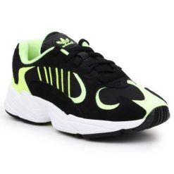 Buty adidas Yung-1 EE5317 czarne. Czarne buty sportowe na co dzień męskie z materiału, bez zapięcia. Za 681.40 zł.