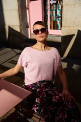 Cienki sweter różowy. Czerwone swetry klasyczne damskie MOODO, l, z poliamidu, bez kołnierzyka. Za 89.99 zł.