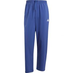 Spodnie dresowe z otwartym mankietem adidas Essentials Small Logo Stanford. Niebieskie spodnie sportowe męskie Adidas, z dresówki. Za 177.60 zł.