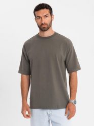 T-shirt bawełniany męski LOOSE FIT z okrągłym dekoltem – ciemnooliwkowy V7 OM-TSBC-0234 - XXL. Zielone t-shirty męskie Ombre Clothing, l, bez wzorów, z bawełny, bez kołnierzyka. Za 77.99 zł.
