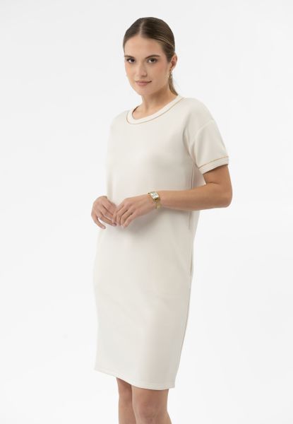 Elegancka sukienka G-LOES. Białe sukienki damskie Volcano, do pracy, l, bez wzorów, z dzianiny, biznesowe, bez kołnierzyka, plus size, bez ramiączek, mini, proste. Za 159.99 zł.