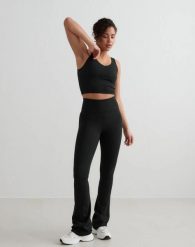 Damskie legginsy rozszerzane z wysokim stanem dla wysokich czarne. Czarne legginsy sportowe damskie Aim'n, l, bez wzorów, z elastanu, z podwyższonym stanem, na fitness i siłownię. Za 344.00 zł.