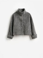 Kurtka z ozdobnym zapięciem - ciemnoszary. Szare kurtki damskie Reserved, l, bez wzorów, z dzianiny, bez kaptura. Za 179.99 zł.