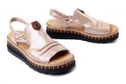 Rieker V7972-60 Beige, sandały damskie. Brązowe sandały damskie Rieker, bez wzorów, ze skóry ekologicznej, bez obcasa, na koturnie. Za 319.90 zł.