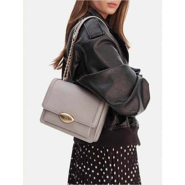 Torebka GINO ROSSI. Szare torebki klasyczne damskie Gino Rossi, bez wzorów, wizytowe, bez kołnierzyka, bez ramiączek. Za 299.99 zł.