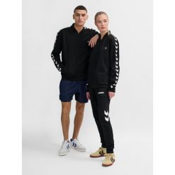 Kurtka z dresu Hummel Hmlarchive Regular Poly. Czarne kurtki damskie HUMMEL, bez wzorów, z dresówki, sportowe, bez kaptura. Za 281.05 zł.