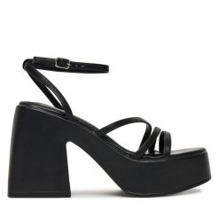 Sandały DeeZee. Czarne sandały damskie DeeZee, bez wzorów, bez obcasa, na słupku. Za 139.99 zł.