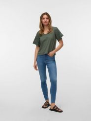 Vero Moda Bluzka w kolorze ciemnozielonym rozmiar: XS. Zielone bluzki damskie Vero Moda, xs, bez wzorów, z bawełny, bez kołnierzyka, bez ramiączek. Za 90.95 zł.