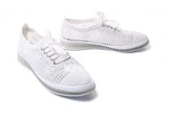 ARTIKER RELAKS 50C1132 white, półbuty damskie. Białe półbuty damskie Artiker Relaks, bez wzorów, bez obcasa. Za 62.45 zł.