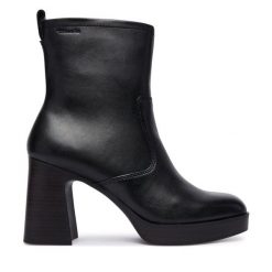 Botki Tamaris. Czarne botki damskie Tamaris, bez obcasa, na słupku, bez zapięcia. Za 509.99 zł.
