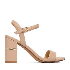 Sandały JENNY. Brązowe sandały damskie Jenny, bez wzorów, bez obcasa, na słupku. Za 129.99 zł.