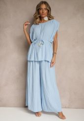 Niebieski Komplet Spodnie o Szerokim Kroju i Bluzka z Usztywnioną Linią Ramion Nilamira. Niebieskie spodnie materiałowe damskie Renee, bez wzorów, eleganckie. Za 129.99 zł.