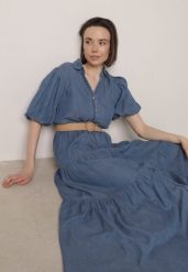 Jasnoniebieska Sukienka Koszulowa z Wiskozą Bufiastymi Rękawami i Plecionym Paskiem Eriflara. Niebieskie sukienki damskie Born2be, m, w ażurowe wzory, z jeansu, eleganckie, bez kołnierzyka, bez ramiączek, maxi, koszulowe. Za 169.99 zł.