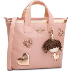 Torebka LOVE MOSCHINO - JC4056PP17LF0600 Rosa. Czerwone torebki klasyczne damskie Love Moschino, bez wzorów, ze skóry ekologicznej, bez dodatków. W wyprzedaży za 519.00 zł.