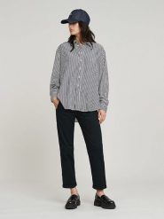 G-Star Spodnie chino "Kate" - Boyfriend fit - w kolorze czarnym rozmiar: W31/L32. Czarne spodnie materiałowe damskie G-Star, bez wzorów, z bawełny, retro. Za 202.03 zł.