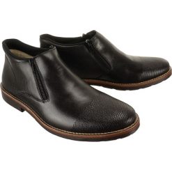 RIEKER 15350-00 black, botki męskie. Czarne buty zimowe męskie Rieker, ze skóry, bez zapięcia. W wyprzedaży za 239.90 zł.