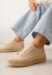 Ciemnobeżowe Klasyczne Trampki na Żłobionej Podeszwie Levanatia. Brązowe trampki i tenisówki damskie Renee, bez wzorów, z jeansu. Za 69.99 zł.