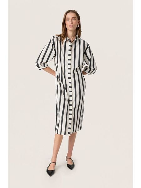 Soaked in Luxury Sukienka w kolorze biało-czarnym rozmiar: S. Białe sukienki damskie Soaked in Luxury, s, bez wzorów, z bawełny, bez kołnierzyka, bez ramiączek, midi. Za 165.99 zł.