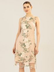 APART Sukienka w kolorze beżowym rozmiar: 36. Brązowe sukienki damskie Apart, bez wzorów, bez kołnierzyka, bez ramiączek, mini. Za 266.03 zł.