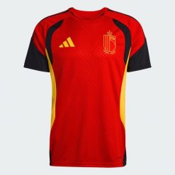 Koszulka treningowa Belgia 26 Tiro. Czerwone t-shirty sportowe męskie Adidas, xs, z materiału, bez ramiączek, na fitness i siłownię, climacool (adidas). Za 239.00 zł.