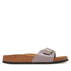 Klapki Birkenstock. Fioletowe klapki damskie Birkenstock, bez wzorów, bez obcasa. Za 299.99 zł.