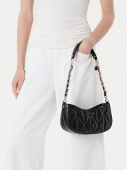 Guess Torebka Aldina HWGG96 63170 Czarny. Czarne torebki klasyczne damskie Guess, z aplikacjami, ze skóry, bez dodatków. Za 309.99 zł.