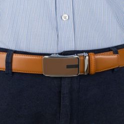 Pasek męski skórzany 3,5 cm klamra automatyczna Beltimore camelowy 02-585 : Kolory - brązowy, beżowy, Rozmiar pasków - r.115-130 cm. Brązowe paski męskie bez wzorów, ze skóry, wizytowe. Za 64.99 zł.