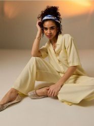 Błyszczące baleriny z cekinami - brązowy. Brązowe baleriny damskie Sinsay, bez wzorów, bez obcasa. Za 49.99 zł.