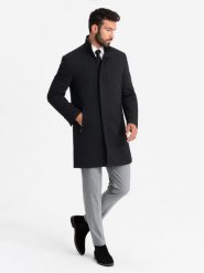 Dopasowany strukturalny męski płaszcz z wysokim kołnierzem – czarny V1 OM-COWC-0117 - L. Czarne płaszcze męskie Ombre Clothing, l, z aplikacjami, z materiału, eleganckie. Za 311.99 zł.