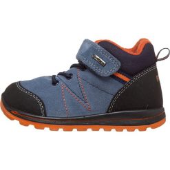 Skórzane sneakersy w kolorze niebieskim. Niebieskie trampki i tenisówki chłopięce Primigi, bez wzorów, z gore-texu, bez zapięcia. W wyprzedaży za 152.95 zł.