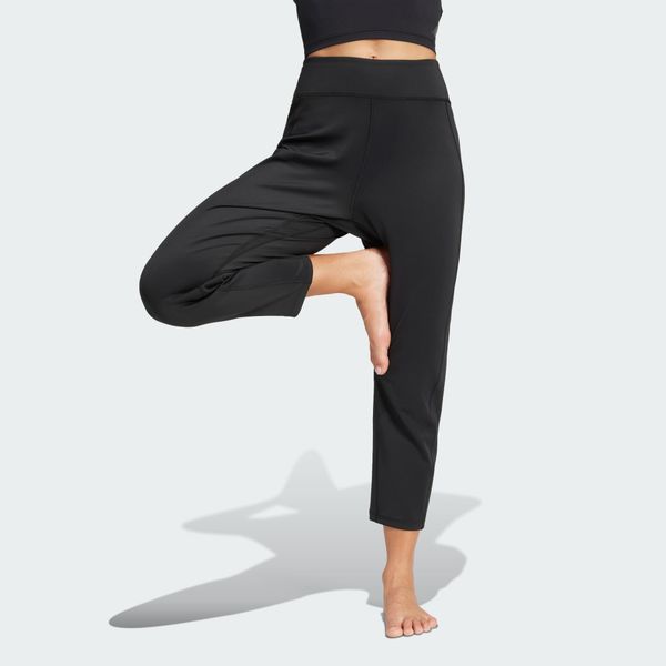Spodnie All Me Yoga Essentials. Czarne spodnie dresowe damskie Adidas, bez wzorów, z materiału, sportowe. Za 219.00 zł.