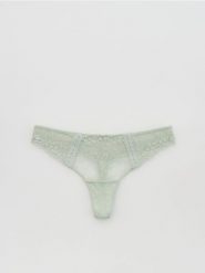 Majtki stringi z koronką - jasnozielony. Zielone stringi damskie Reserved, l, bez wzorów, z koronki. Za 39.99 zł.