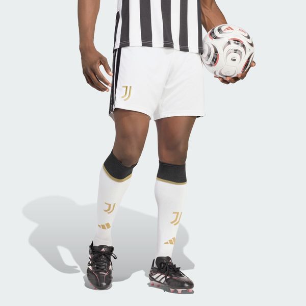 Spodenki podstawowe Juventus 26/27. Białe szorty męskie Adidas, bez wzorów, z materiału, klasyczne. Za 199.00 zł.