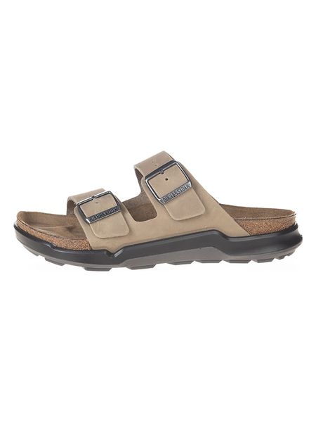 Birkenstock Skórzane klapki "Arizona" w kolorze beżowym rozmiar: 42. Brązowe klapki damskie Birkenstock, bez wzorów, bez obcasa. Za 424.06 zł.