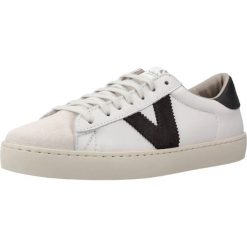 Tenisówki Victoria Model 1126142v Kolor Biały. Białe trampki i tenisówki damskie VICTORIA, bez wzorów, z tkaniny. W wyprzedaży za 254.50 zł.